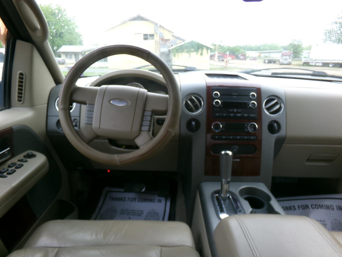 2008 Black /Tan Ford F-150 Lariat SuperCrew (1FTPW14V48K) with an 5.4L V8 SOHC 24V FFV engine, 4-Speed Automatic Overdrive transmission, located at 401 First NE, Bearden, AR, 71720, (870) 687-3414, 33.726528, -92.611519 - Photo#17